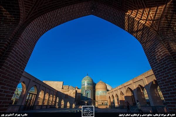 سامان دهی تابلوهای مغازه ها در حریم بقعه شیخ صفی الدین اردبیلی سامان دهی تابلوهای مغازه ها در حریم بقعه شیخ صفی الدین اردبیلی