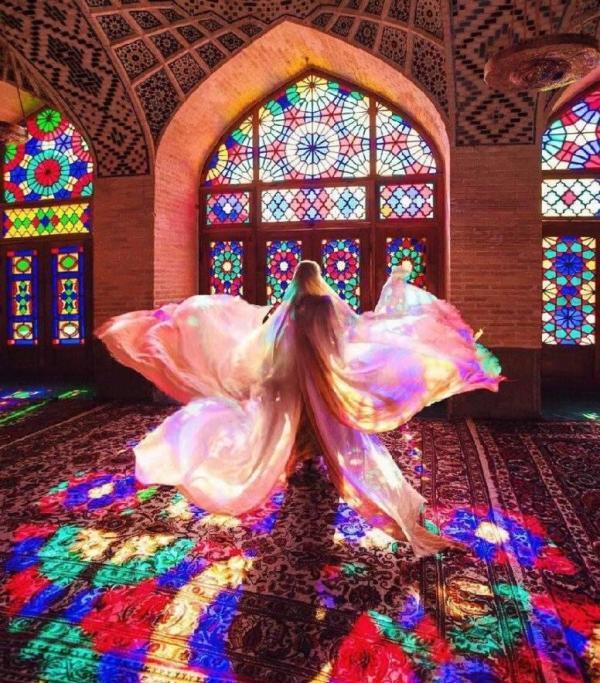 مروری بر آغاز و پایان مدلینگ درمسجد صورتی مروری بر شروع و انتها مدلینگ درمسجد صورتی