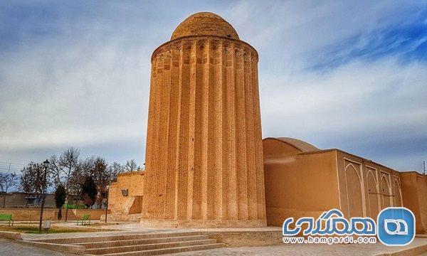برج کاشانه بسطام یکی از جاذبه های دیدنی استان سمنان به شمار برج کاشانه بسطام یکی از جاذبه های دیدنی استان سمنان به شمار می رود