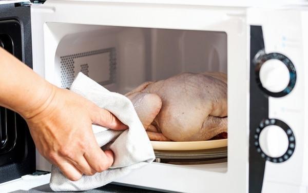 روش درست پختن گوشت و مرغ یخ زده ، سالم ترین روش یخ زدایی گوشت و مرغ را بشناسید