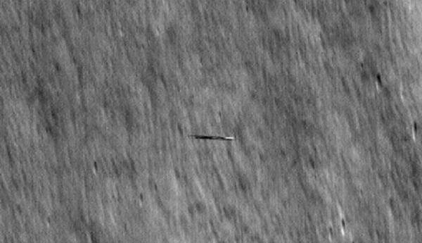 شناسایی چیزی شبیه به بشقاب پرنده در مدار ماه ، عکس